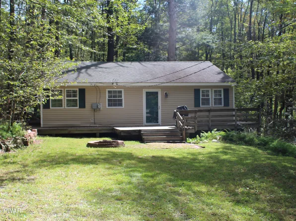 153 Stone Chair Trl, Greentown, PA 18426