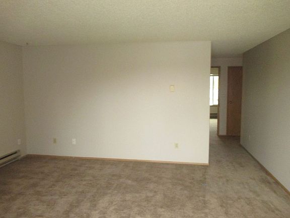 4th image of 212 Portland Ct SW APT D
