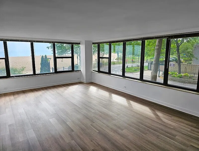 1 bed, 1.0 bath, 950 sqft, $1,076 — Photo 1