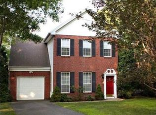 12 Farrington St, Foxboro, MA 02035