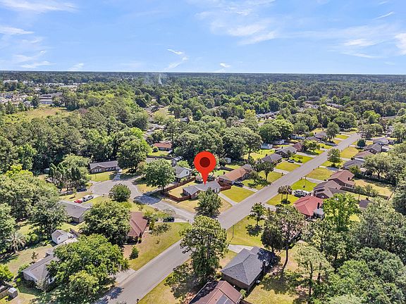 2nd image of 209 Longleaf Rd