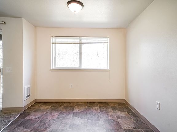 5th image of 1652 SE Crystal Lake Dr #115