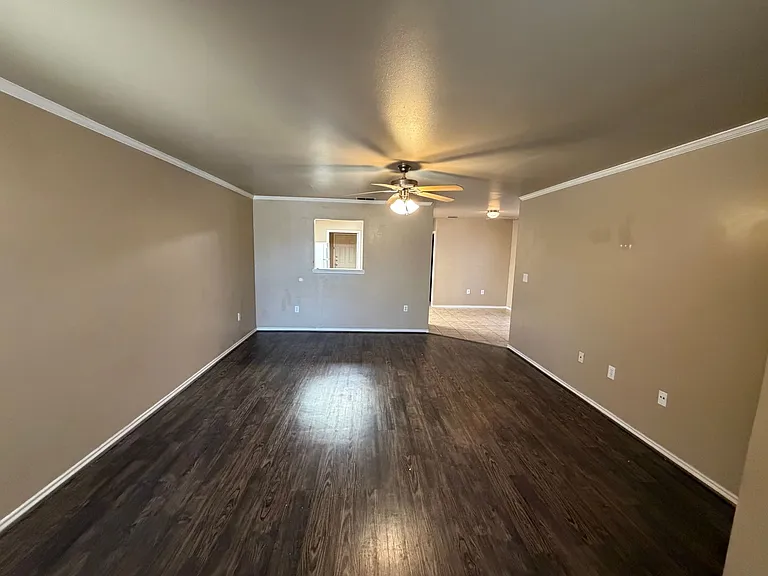 502 N Clinton Ave — Photo 2