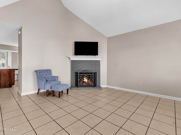 3rd image of 7088 Foxhall Dr