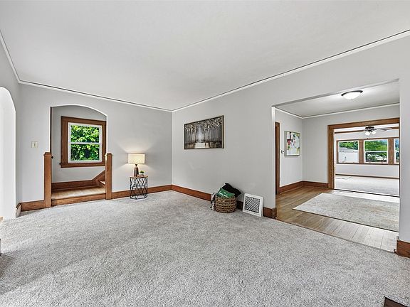 5th image of 516 Forest Dr SE