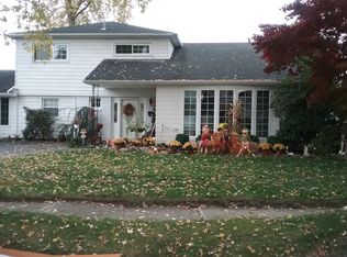 212 Bel Air Dr, Massapequa Park, NY 11762