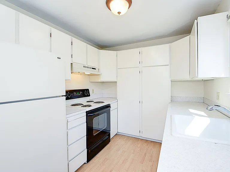 1408 Queen Anne Ave N — Photo 14