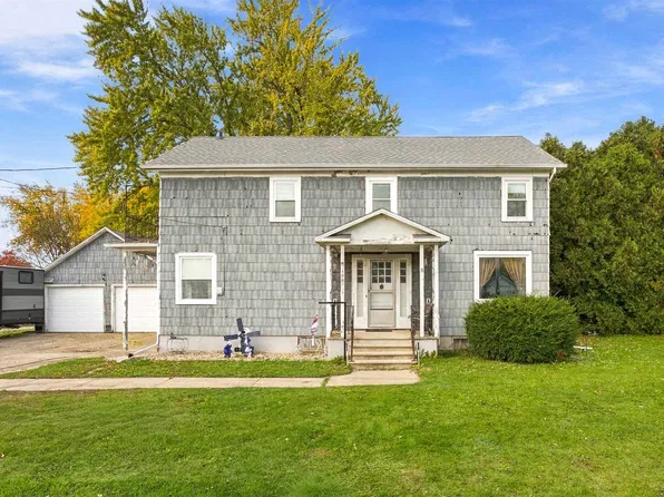 109 N 8th St, Hilbert, WI 54129