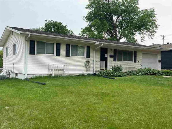 1315 Oakcrest St, Iowa City, IA 52246