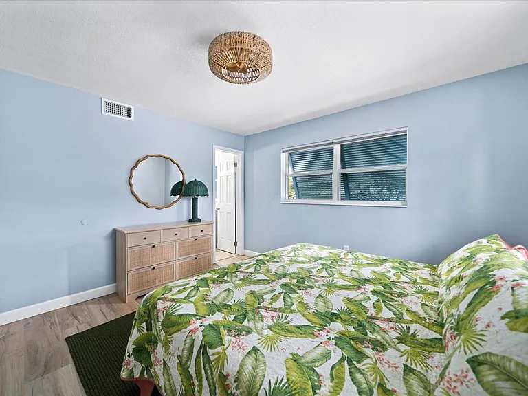 120 Flamingo Dr #1 — Photo 25