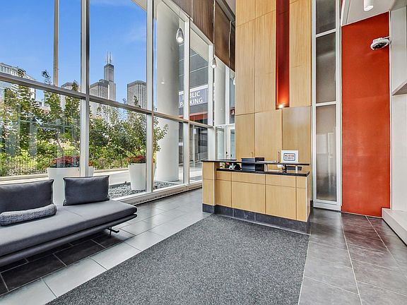 3rd image of 737 W Washington Blvd APT 1301