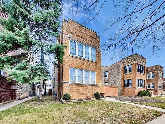 3rd image of 4045 W Oakdale Ave