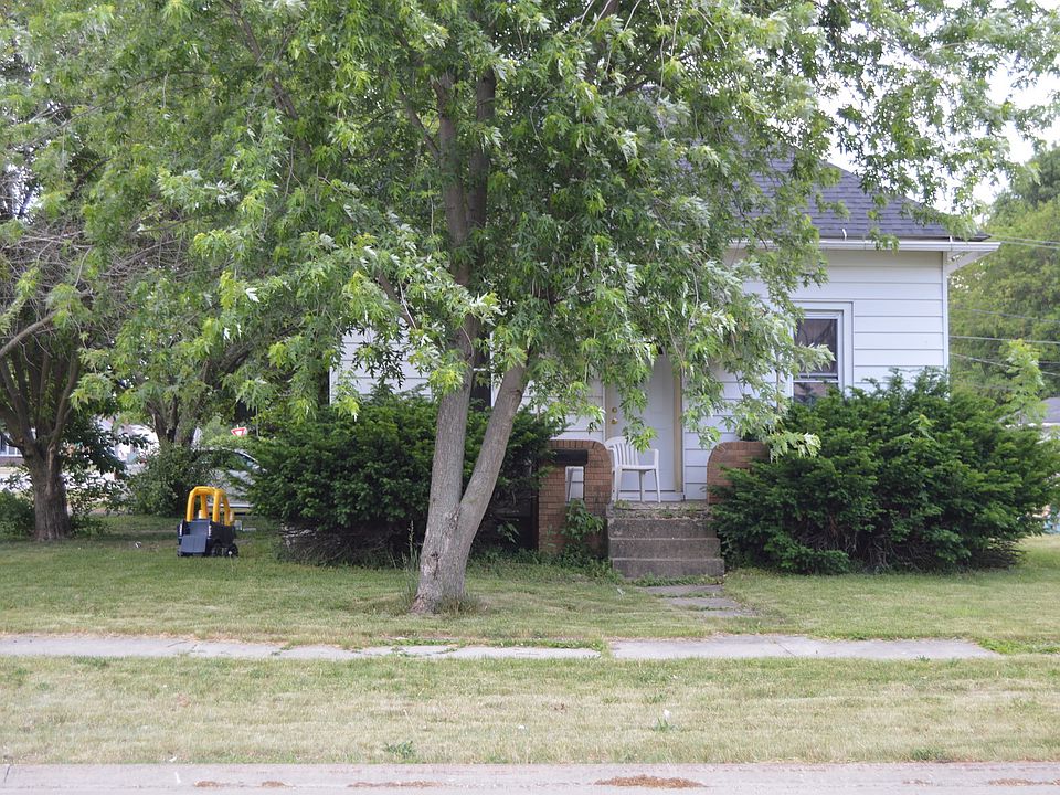 1st image of 1002 N Everett St