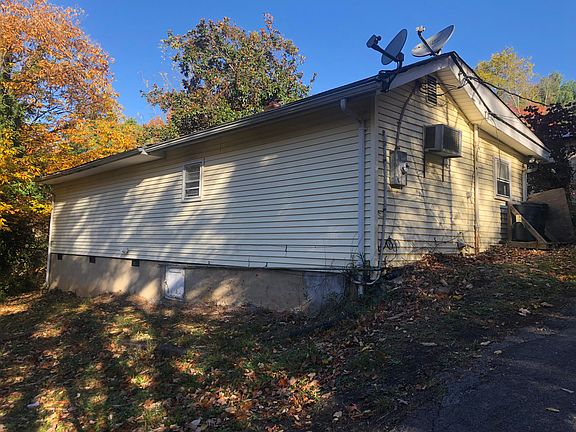 2nd image of 716 Jefferson Ave
