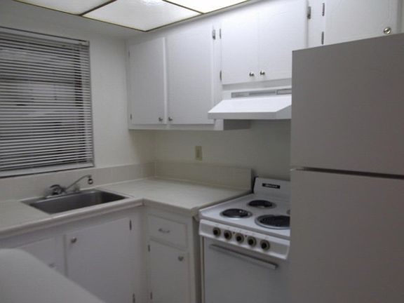 3rd image of 5630 NE 18th Ave APT 205