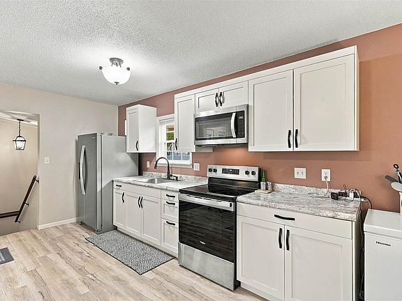 5th image of 702 N 5th Ave