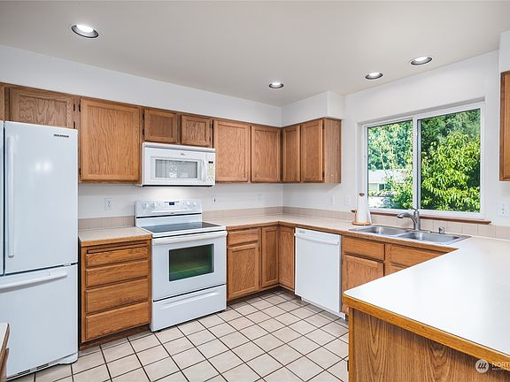 5th image of 714 Cultus Mountain Drive