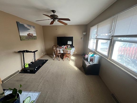 5th image of 1061 Meadow Ln