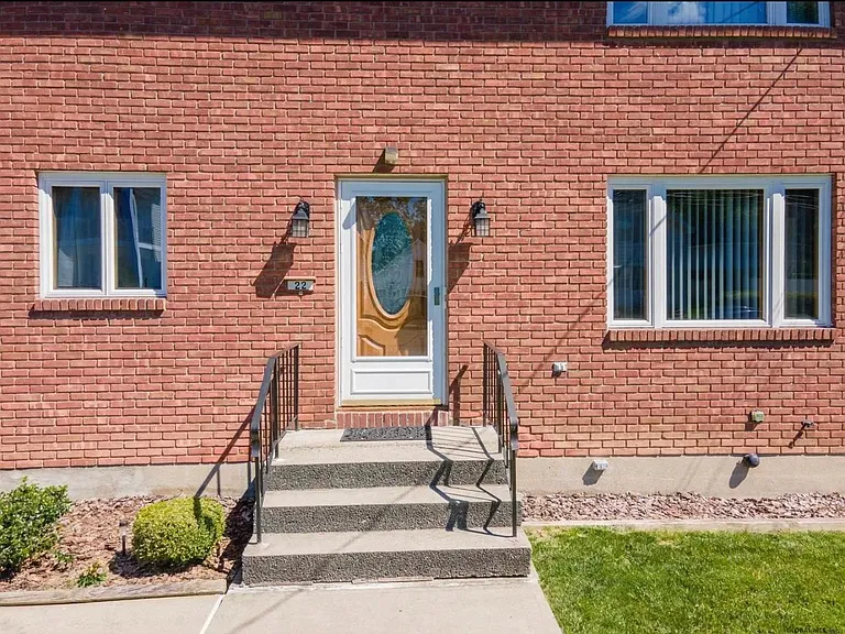 22 Fountain Ave #2 — Photo 2