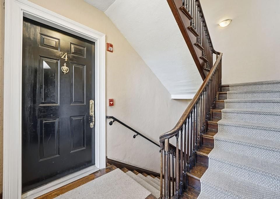 2nd image of 2814 Peachtree Rd NW APT 4
