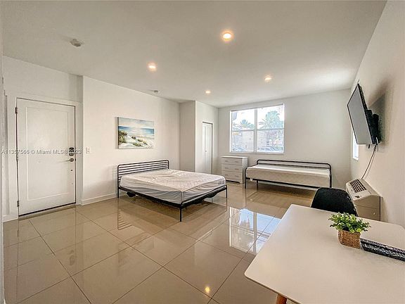 5th image of 924 Marseille Dr APT 28