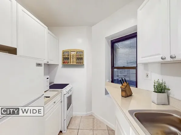 335 East 92nd Street image 3 of 6