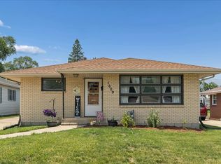 1609 Oakland Ave, Crest Hill, IL 60403