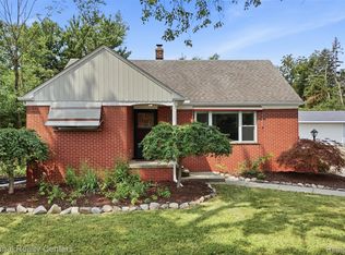 30129 Fairfax St, Southfield, MI 48076