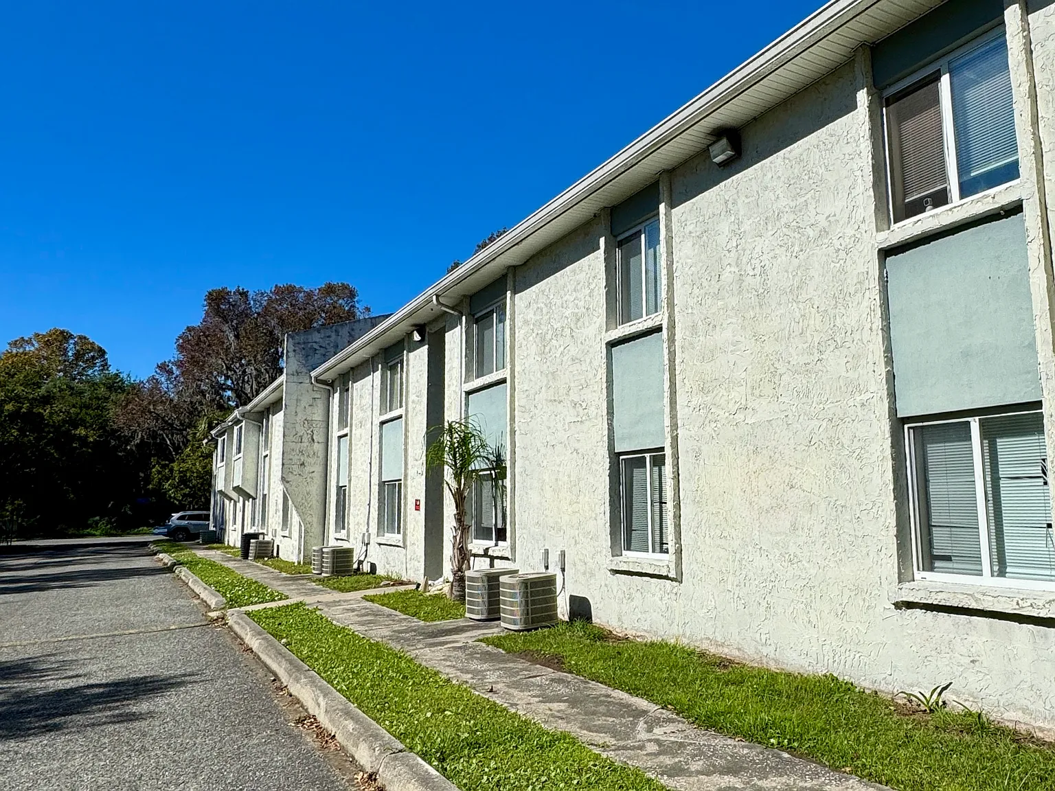 Cedar Creek Apartments — Photo 2