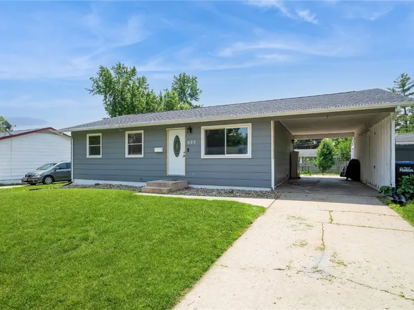 655 W 9th Ave, Marion, IA 52302