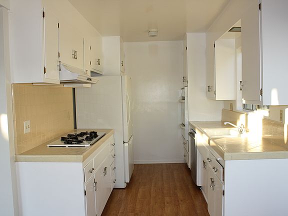 4th image of 1048 Everett Pl APT 2