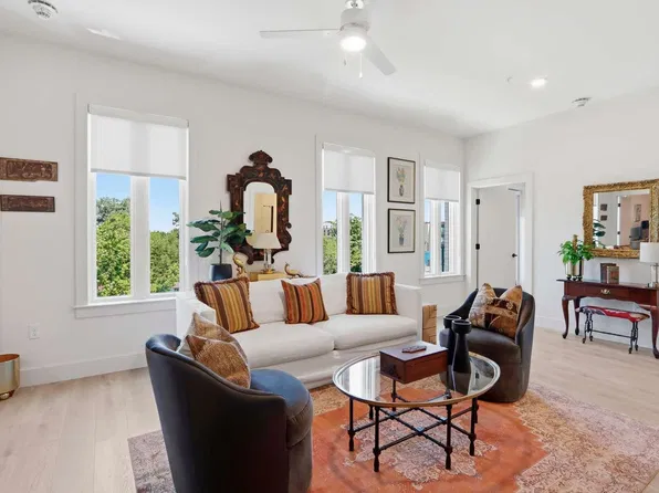 411 W 42nd St, Savannah, GA