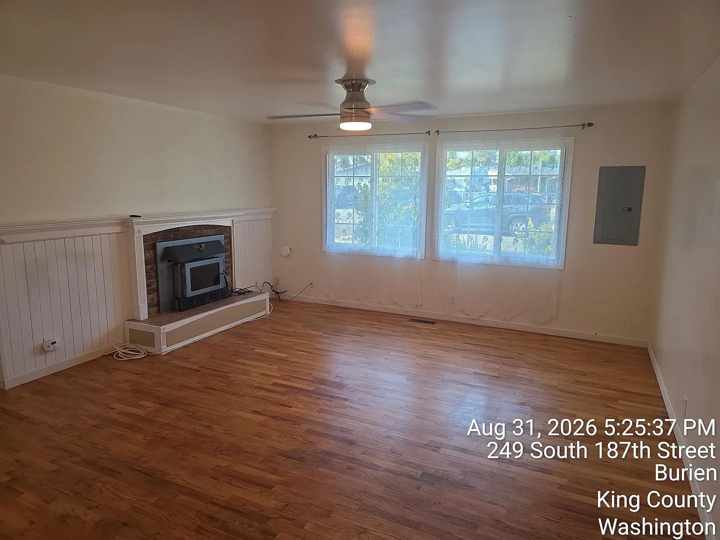 Burien/Manhatton area Rambler home for rent - 3 bedroom and 1 bath, fenced yard. Available Sept 2... — Photo 2