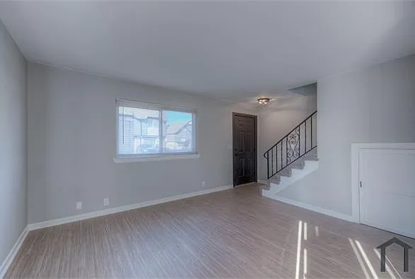 2 bed, 969 sqft, $1,325 — Photo 3