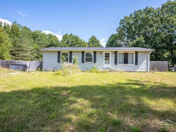 8648 Willow St, Lake, MI 48632