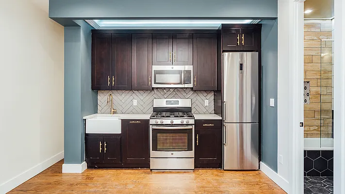 Rented by Metro Prop NY Corp | media 8