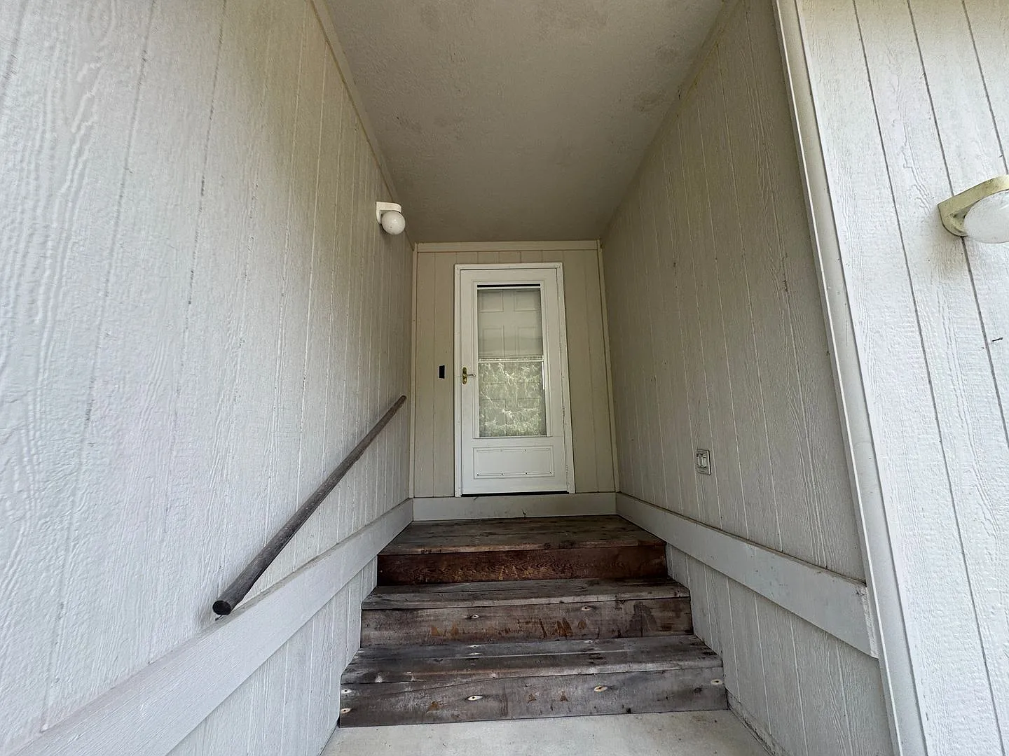 3 Bedroom Home In Lincoln City. — Photo 2