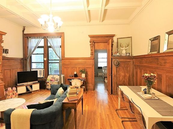 3rd image of 319 W 100th St APT 1B