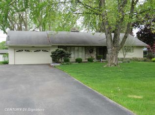 1052 Carter Dr, Flint, MI 48532