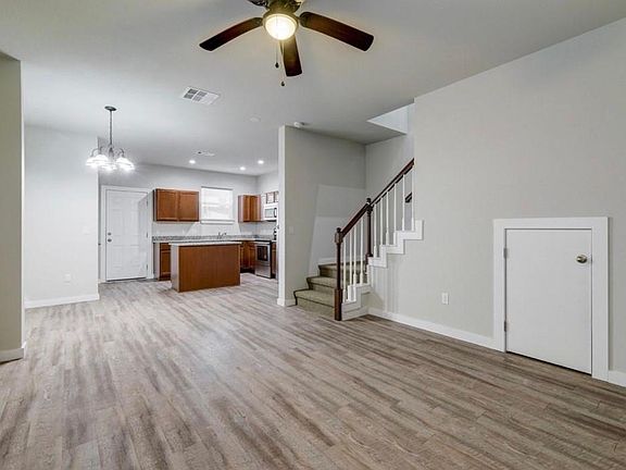 2nd image of 906 Quartz Ct #402
