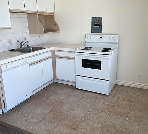 4th image of 16525 W Sunset Blvd #9