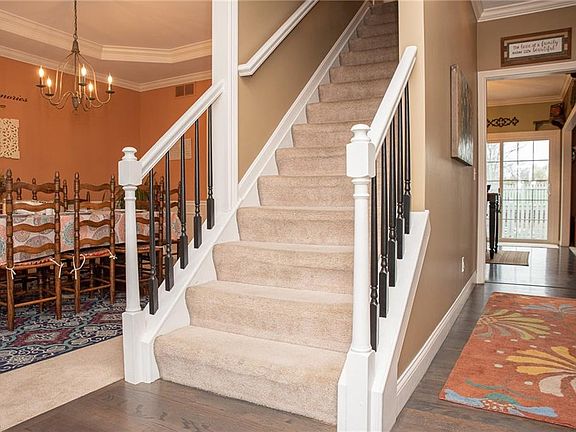 3rd image of 1087 Greenwood Ct