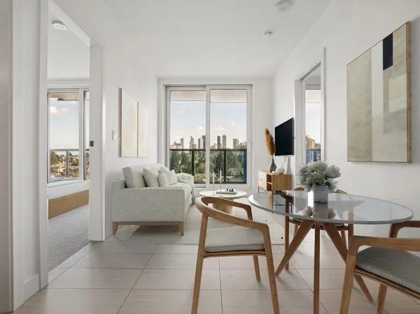 5058 Joyce St #804, Vancouver, BC V5R 0J9