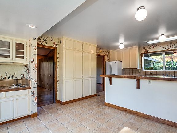 5th image of 2050 Huntington Dr