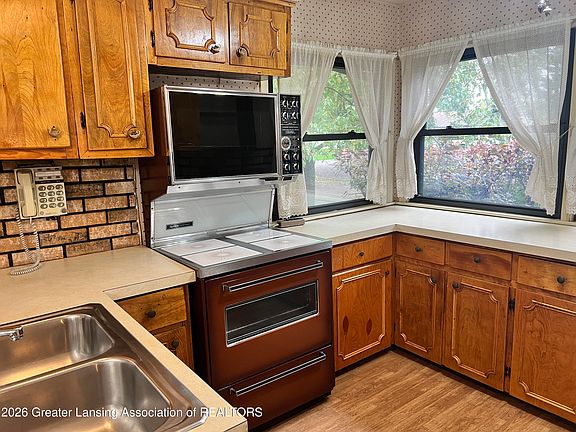 3rd image of 4902 Tressa Dr