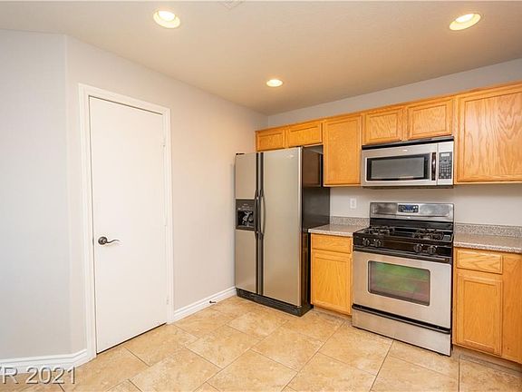 2nd image of 10444 Coyote Cub Ave
