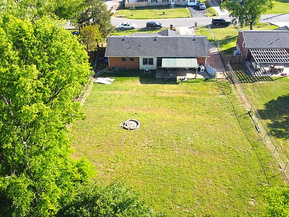 3rd image of 111 S Valley Rd