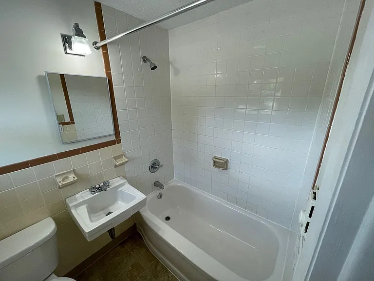 20 A St #5 — Photo 16