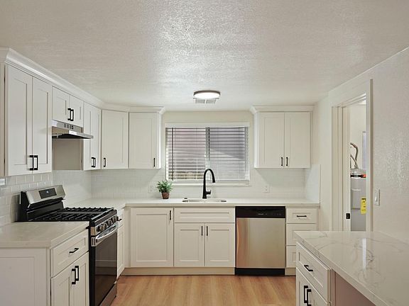 2nd image of 522 S Lincoln Way