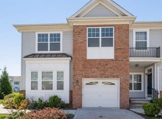 17 Tudor Dr, Somerset, NJ 08873